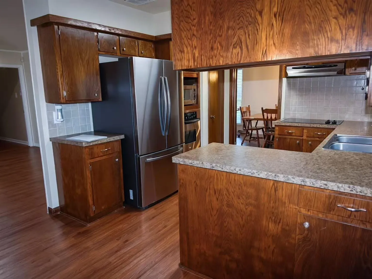 5 bed, 3.5 bath, 2350 sqft, $2,700 — Photo 2