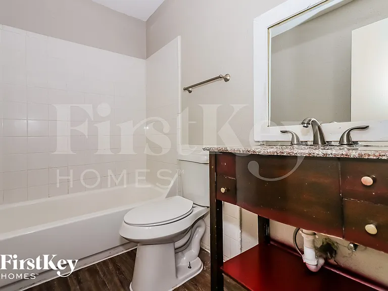 10810 Lakewood Oaks Dr — Photo 13