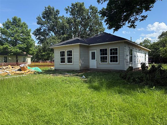 4th image of 2310 Fitz Lee St