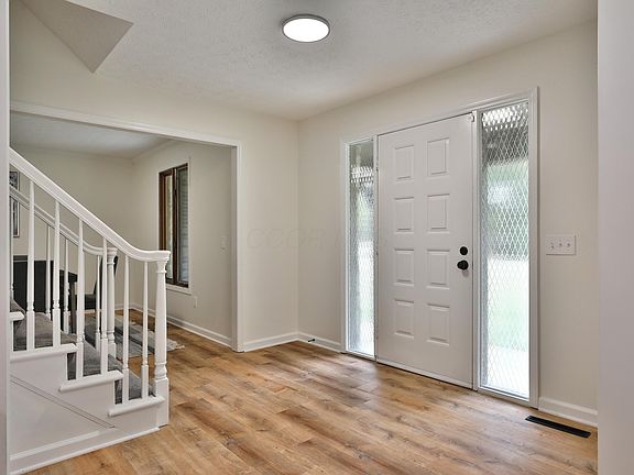 2nd image of 4805 Lakeview Dr