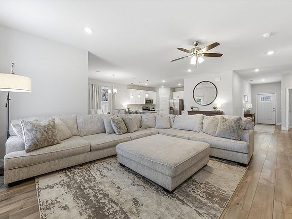 5th image of 3039 Steepleridge Cir