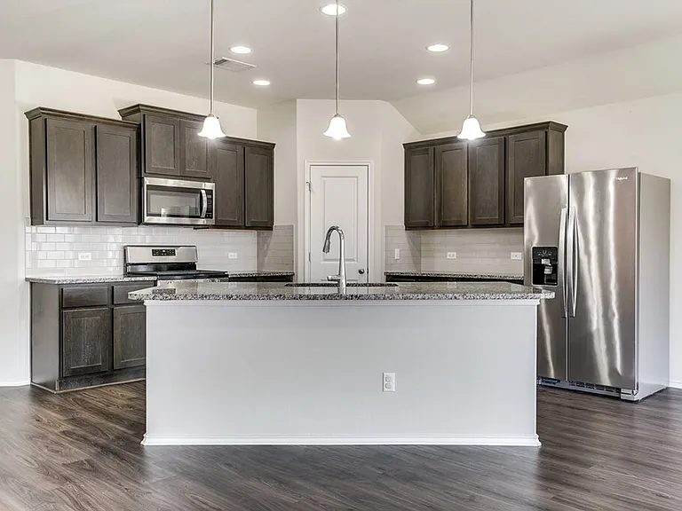 3401 Pauling Loop — Photo 3