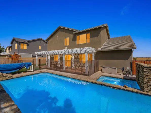 3752 W Newgrove St, Lancaster, CA 93536