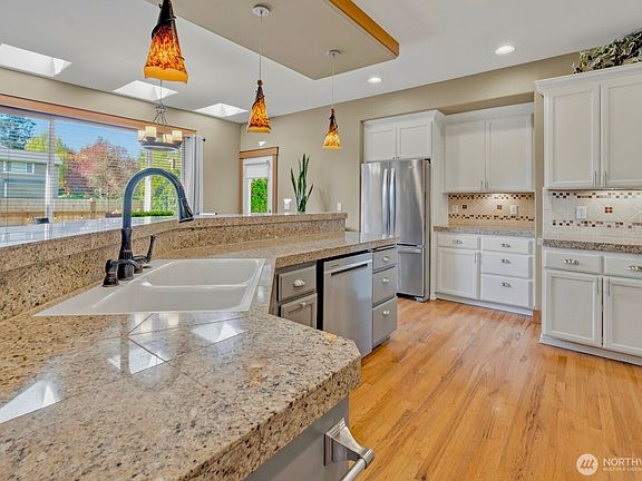 4th image of 2222 29th Avenue Ct SW