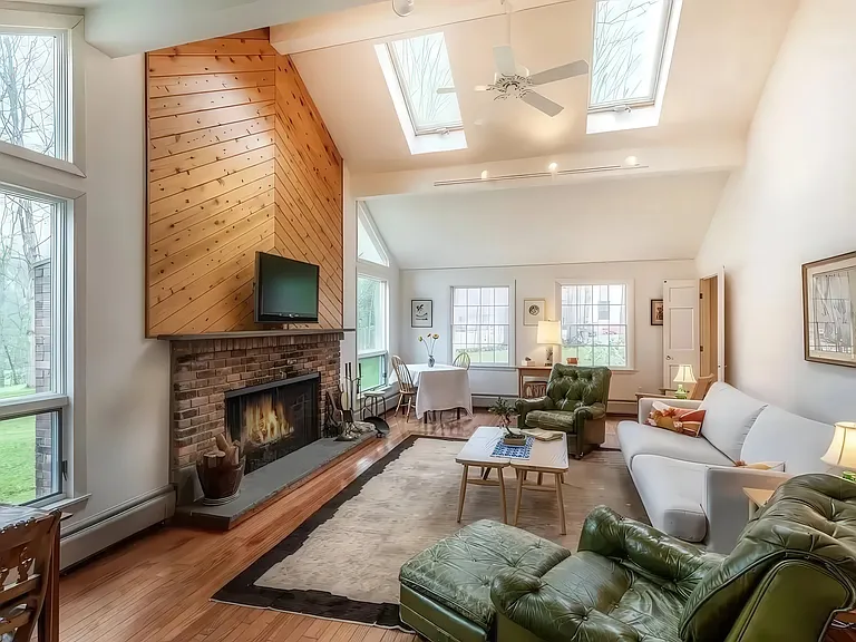 403 Lower Hollow Rd — Photo 3
