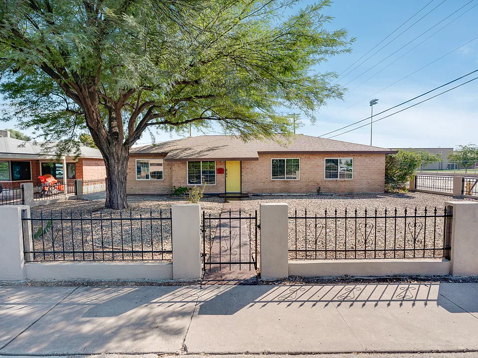 1425 W San Miguel Ave