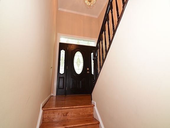 4th image of 1105 Bicksler Dr