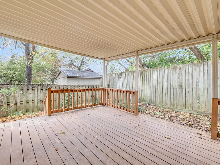 304 Hillside Ct — Photo 25