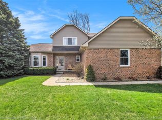 57861 Apple Ln, New Hudson, MI