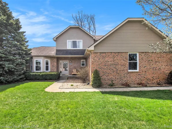 57861 Apple Ln, New Hudson, MI 48165