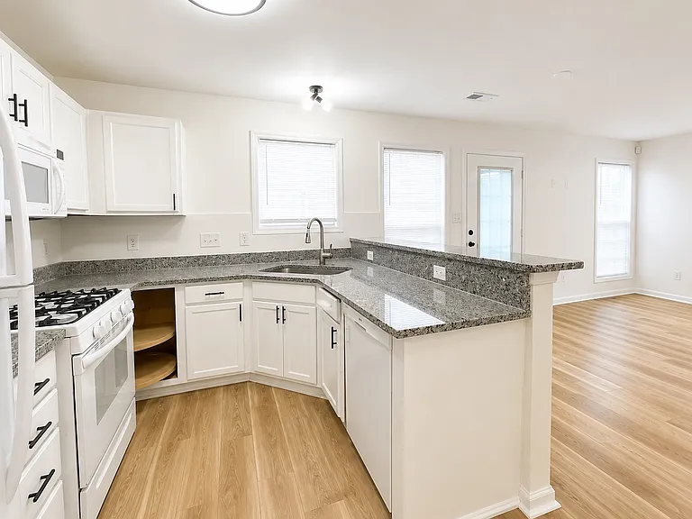 2049 Flushing Ct #2049 — Photo 2