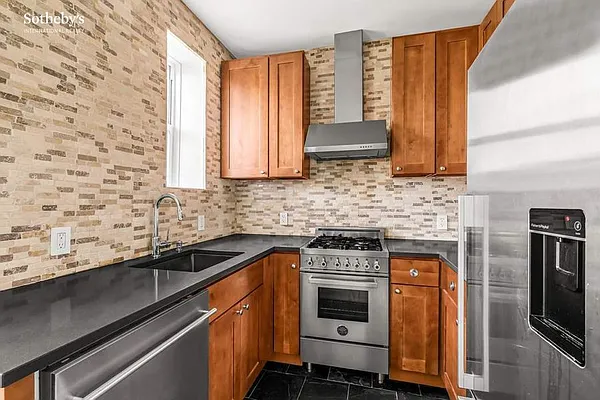Sold by Sotheby's International Realty | media 3