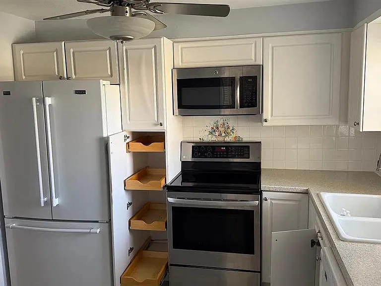 4575 Cove Cir #703 — Photo 4