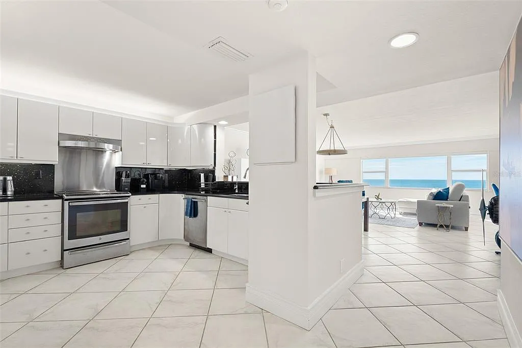 2 bed, 2.0 bath, 1403 sqft, $6,500 — Photo 4