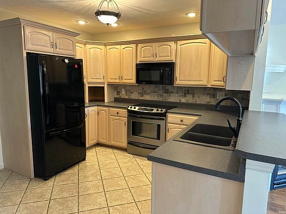 4th image of 661 S Stoney Brook Dr