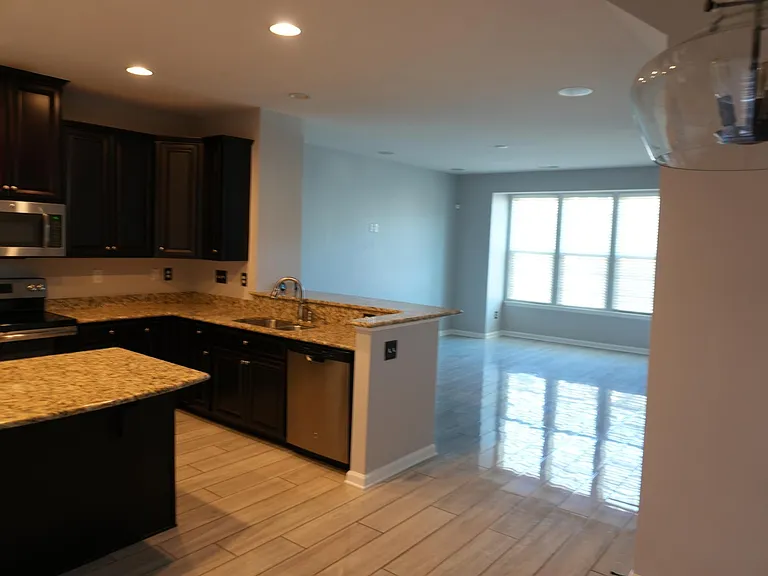 1645 Fleetwood Dr — Photo 7