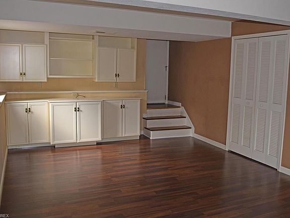 5th image of 437 Waterbury Dr