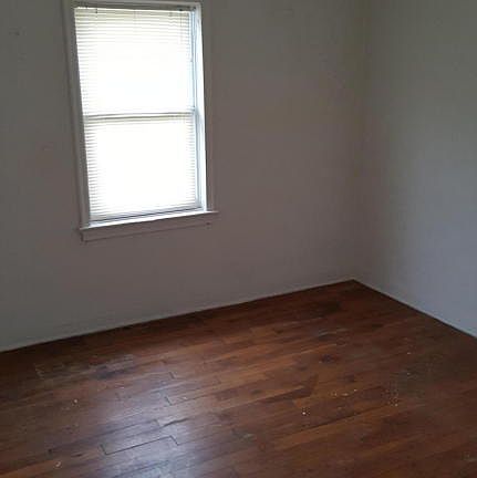5th image of 1823 E 23rd St