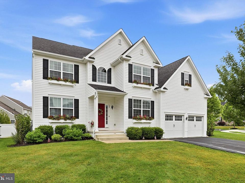 1st image of 104 Worthington Cir