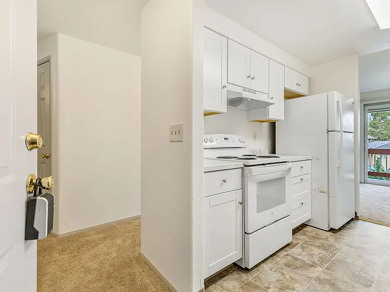 Wahanna Creek Apartments ~ Doney 26-1117DON — Photo 4