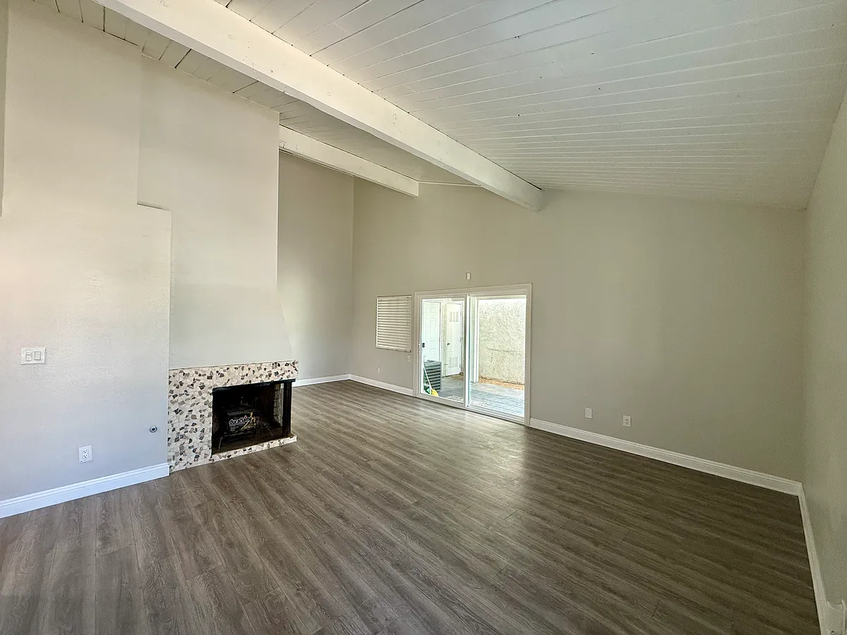Building Photo - 1386 W 8th St #1386