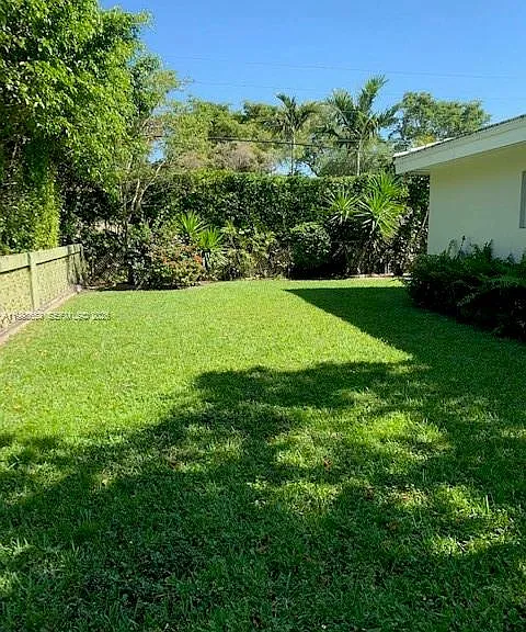 411 Alesio Ave — Photo 21