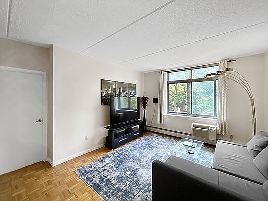 4th image of 102 Bradhurst Ave APT 403