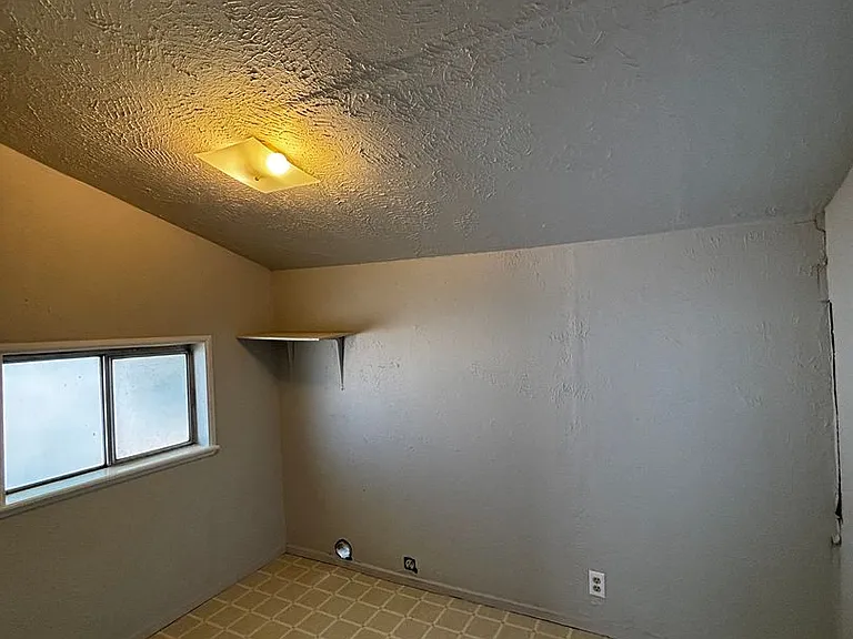 1246 N Main St — Photo 9