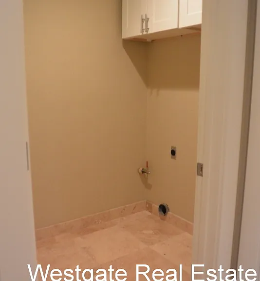 530 Chase St — Photo 14