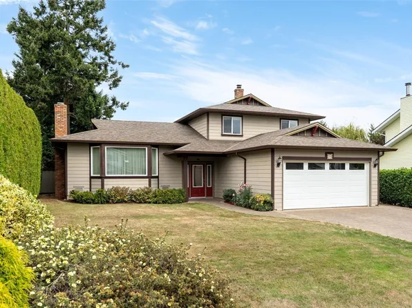 2056 Skyline Cres, Central Saanich, BC V8M 1M6