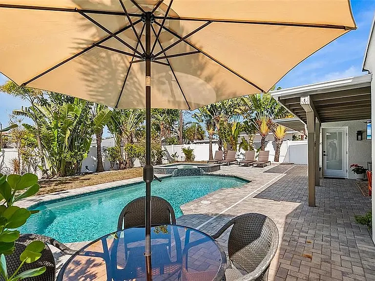 14024 N Bayshore Dr — Photo 38