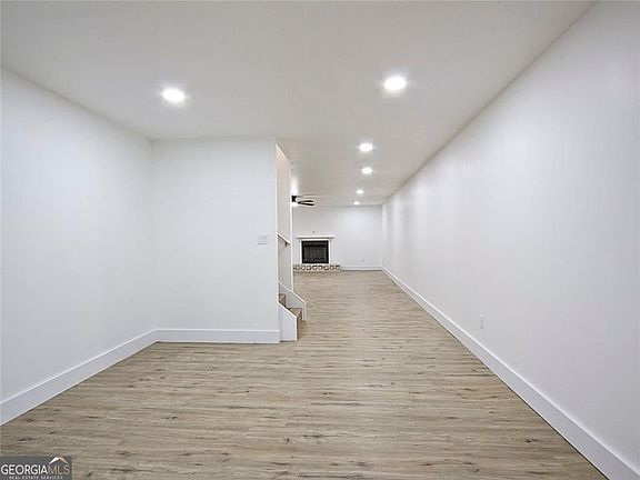 4th image of 1305 Fontainebleau Ct NE
