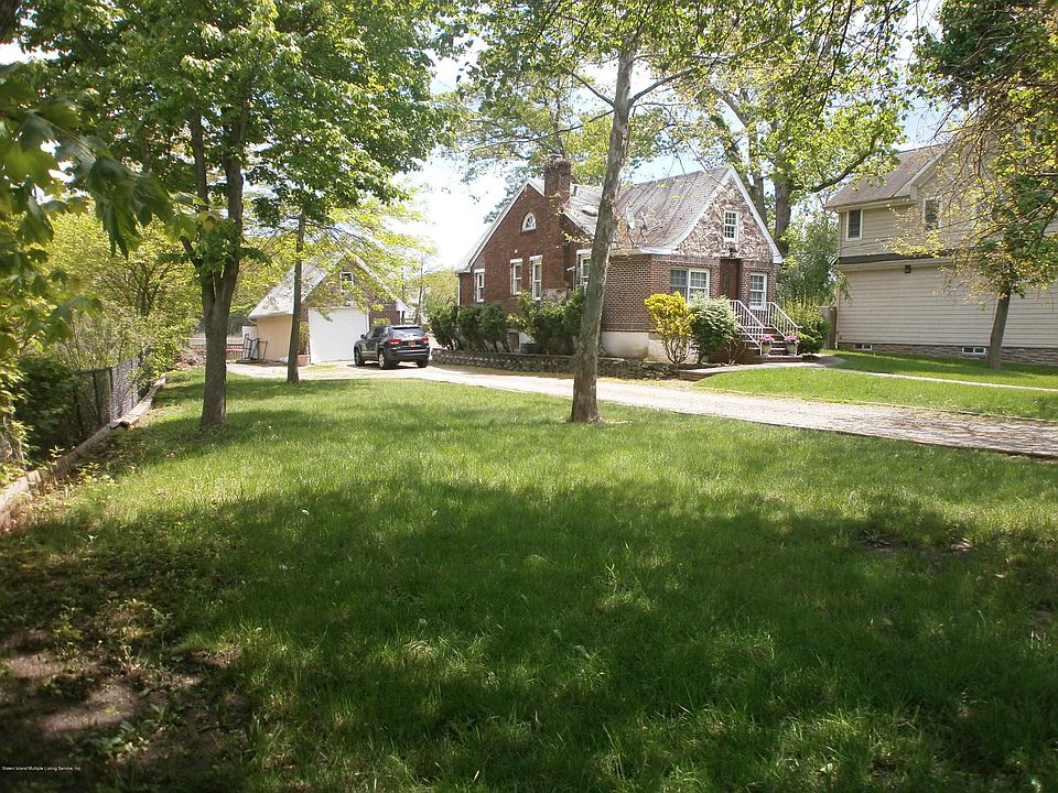 1st image of 233 Bayview Ave
