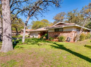 640 Woodcrest Dr, Hurst, TX 76053