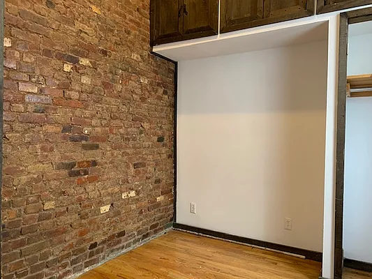 Rented by PocketBroker Inc | media 35