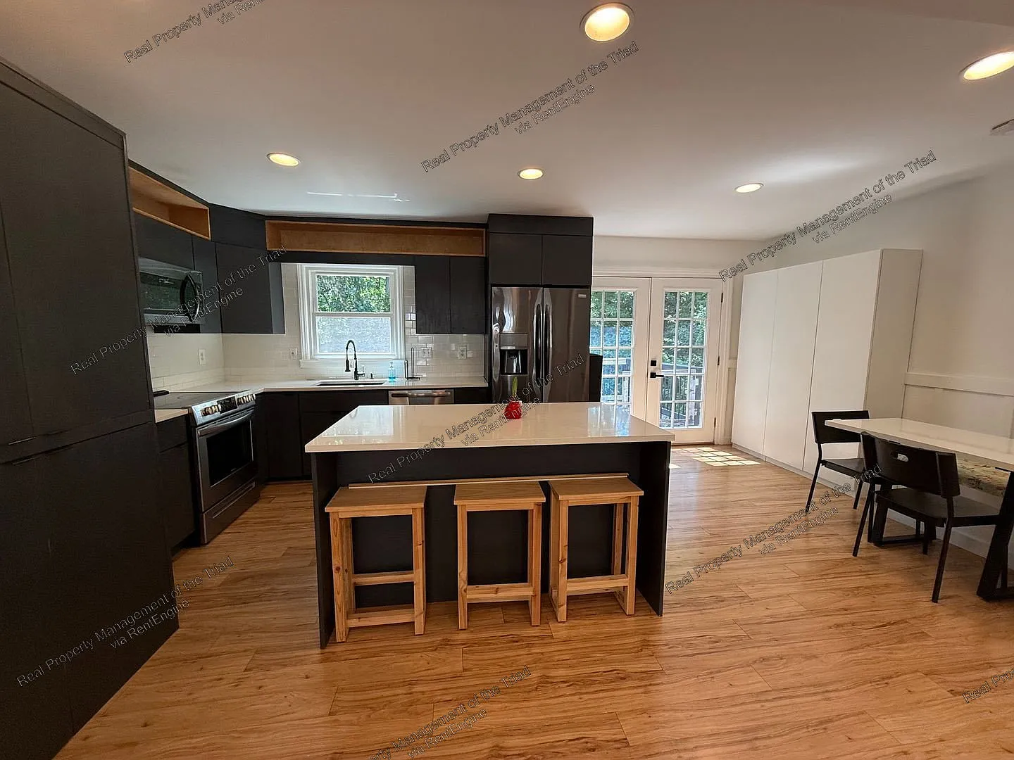 3 bed, 2.0 bath, 1169 sqft, $1,795 — Photo 4