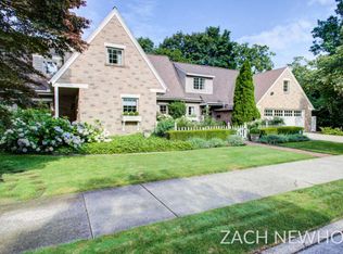 608 Lawndale Ct, Holland, MI 49423