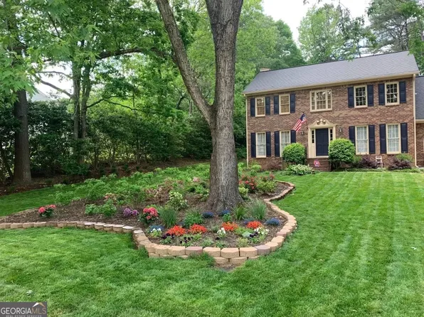 2581 Meadowglen Trl, Snellville, GA 30078