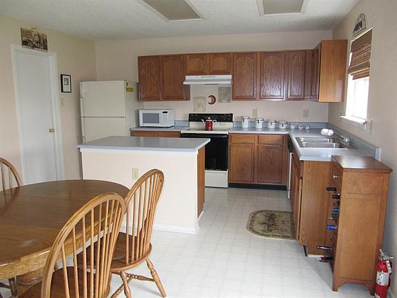 4th image of 6663 Newstead Dr