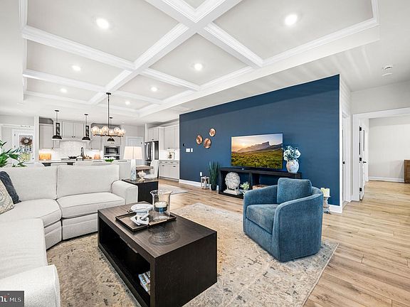 3rd image of 937 Eakins Cir