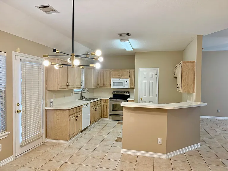 2151 Arbor Creek Dr — Photo 3