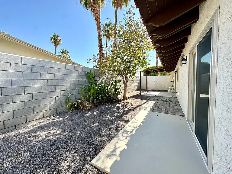 561 Desert View Dr #4 — Photo 15