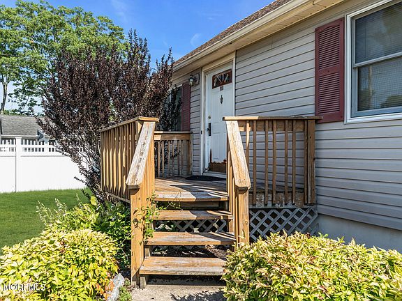 3rd image of 2415 Beech Street