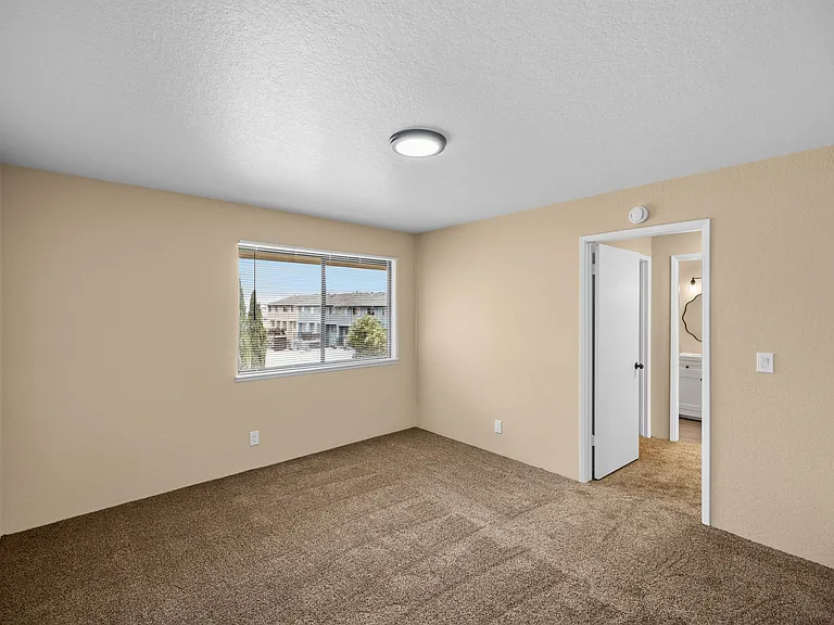 The Peppertree Apartments — Photo 38