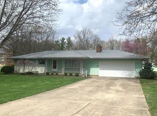 135 Hickory Ln NE, Washington Ch, OH 43160