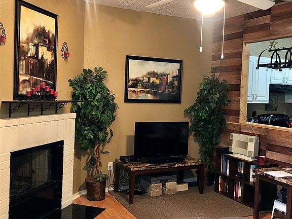 3rd image of 921 Fairbanks Cir