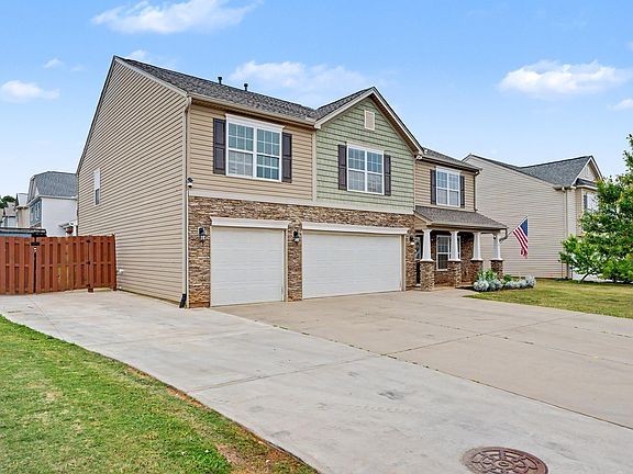 3rd image of 416 Saddleback Trl