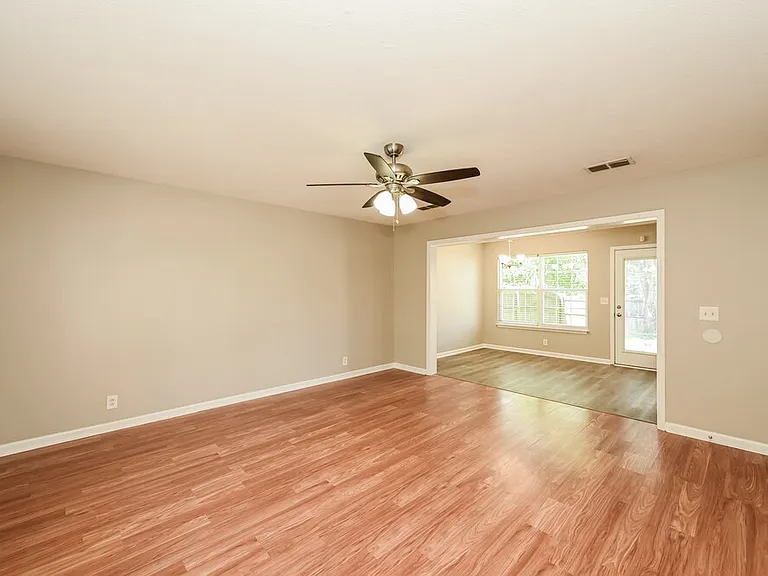 843 Kanatak Ln — Photo 4