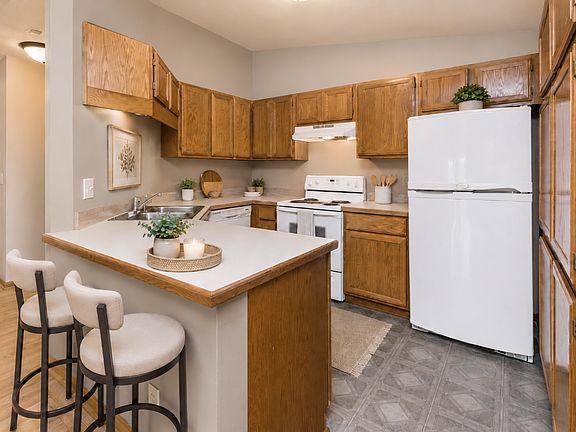 4th image of 7632 157th St W APT 300