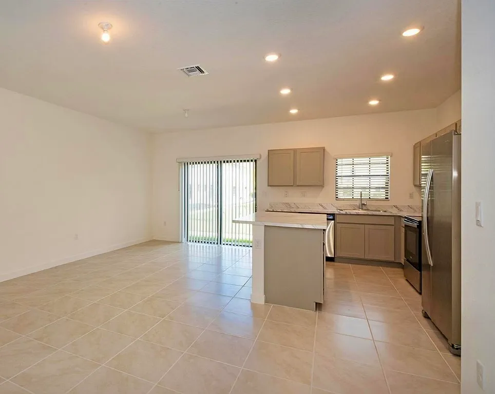 3 bed, 1472 sqft, $2,500 — Photo 4